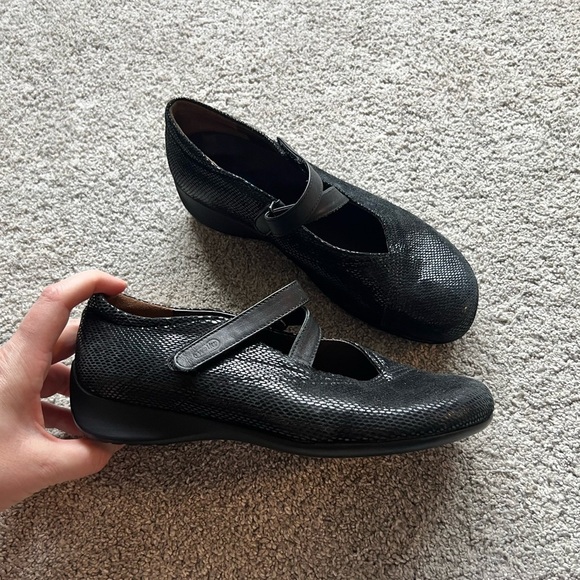 Wolky Shoes Size 39 ‘Passion’ Shimmer Mary Jane Black Leather Round Toe Flats - Picture 1 of 4